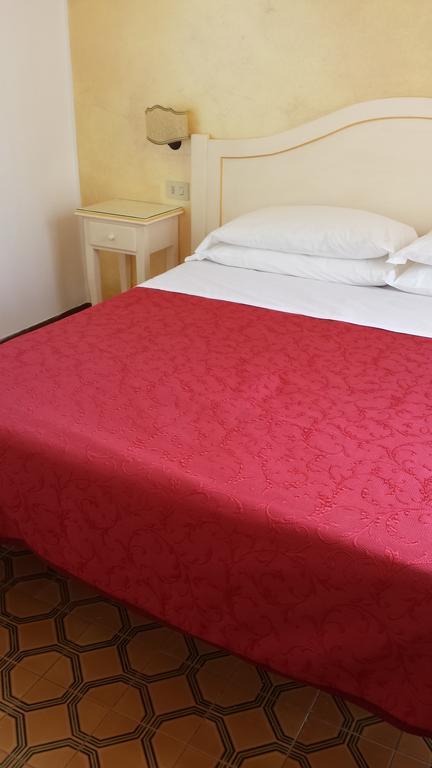 Hotel Del Capitano Понца Номер фото
